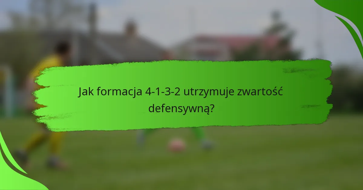 Jak formacja 4-1-3-2 utrzymuje zwartość defensywną?